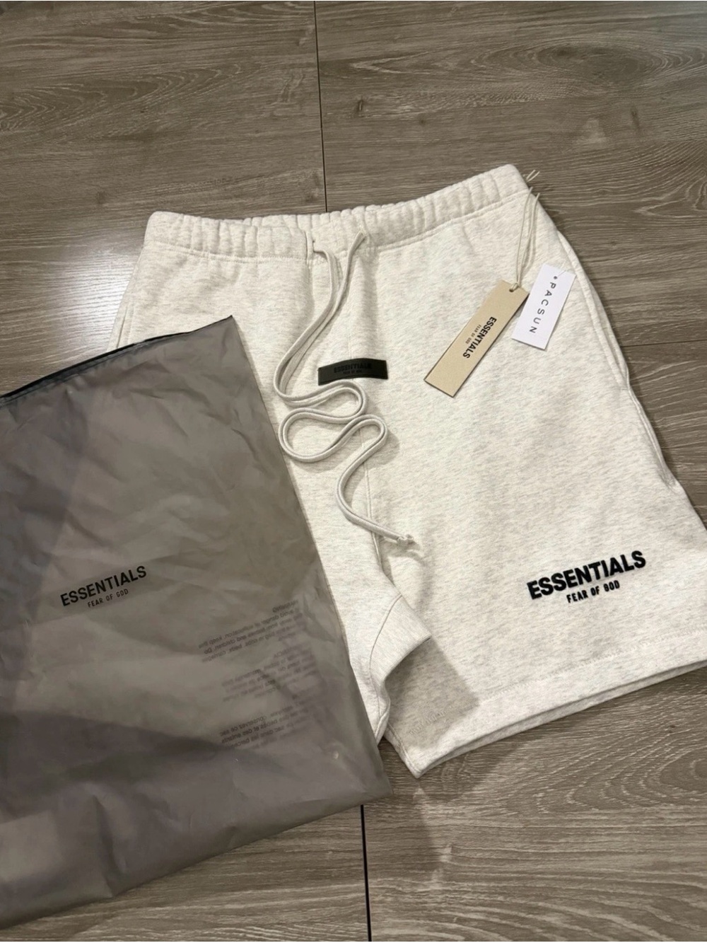 Fear of God Essentials Sweatshort 'Light Oatmeal'